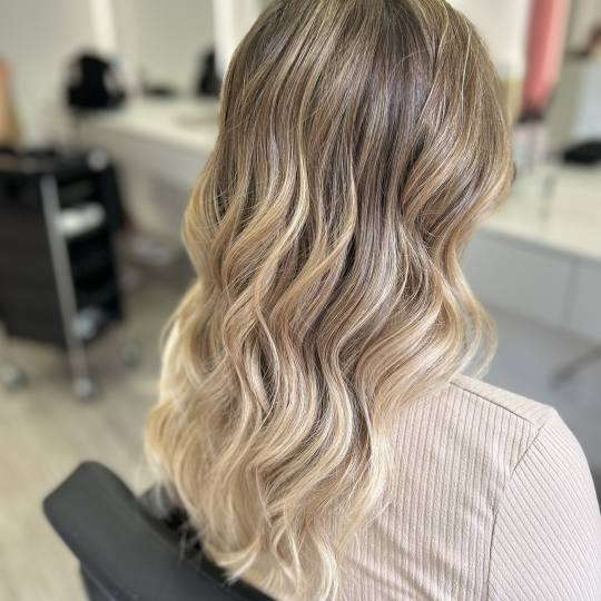 HeliS #beograd Pramenovi Pramenovi na foliju / Balayage + preliv + feniranje - kosa srednje dužine