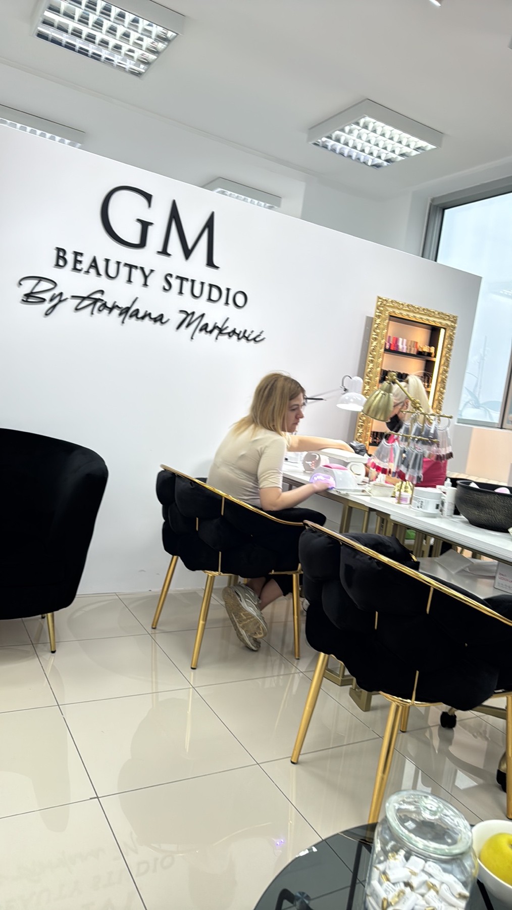 GM Beauty studio #beograd Izlivanje noktiju Izlivanje noktiju gelom - L dužina