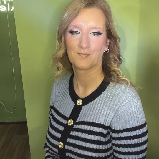 Artist Alex Studio #nis Make-up / šminkanje Profesionalno šminkanje + veštačke trepavice