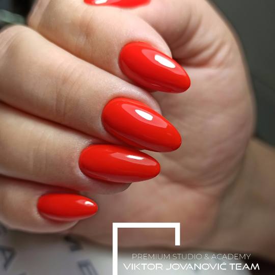 BEAUTY CENTER Viktor Jovanović #subotica Izlivanje noktiju Korekcija noktiju - S velicina