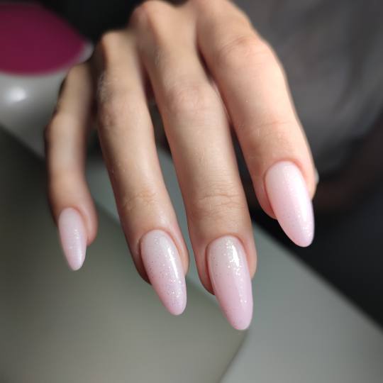 Elegance Touch #beograd Manikir Korekcija/Izlivanje noktiju gelom - M dužina noktiju + frenč/boja/