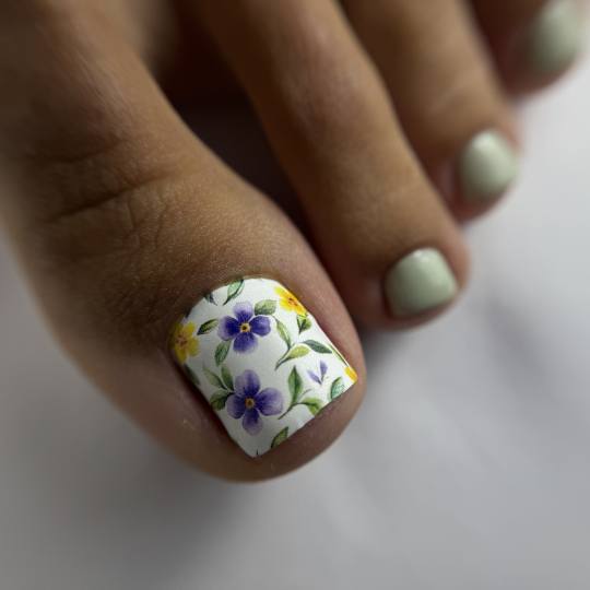 Aj Beauty Centar #pancevo Estetski pedikir Ruski pedikir + gel lak Nova tehnika pokrivanje noktiju -