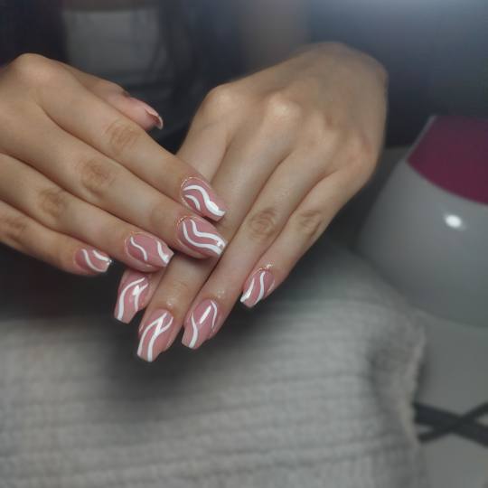Studio Diva Lux #nis Ojačavanje noktiju Ojačavanje noktiju S dužina korekcija