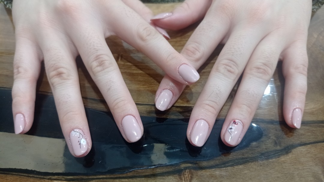 Gel lak - ruke - IQ aesthetic, Beograd Gel lak Nokti Gel lak, Beograd, Karaburma, Višnjička banja