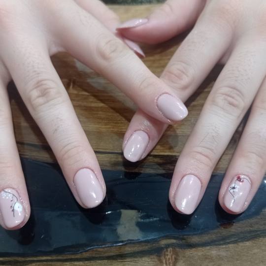 IQ aesthetic #beograd Gel lak Gel lak - ruke Ukrašavanje sa slajderima