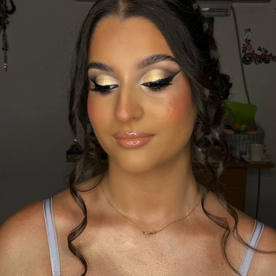 Golden beauty by Mimi #nis Make-up / šminkanje Profesionalno šminkanje + veštačke trepavice Na o