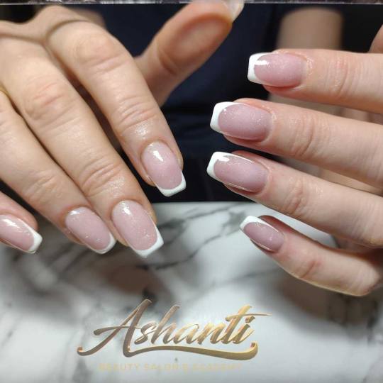 Ashanti Beauty Salon & Academy #beograd Ojačavanje noktiju Ojačavanje prirodnih noktiju gelom - fr