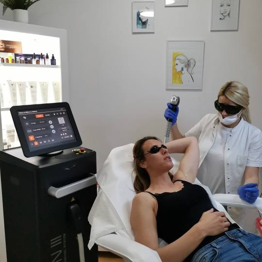 Glow beauty studio #beograd Laserska epilacija Laserska epilacija celih ruku - za dame