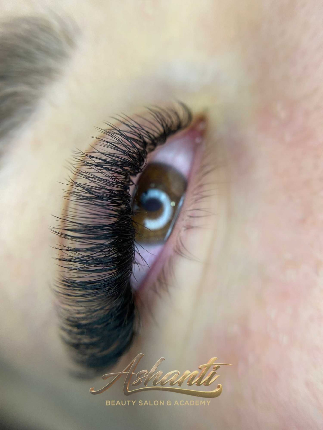 Ashanti Beauty Salon & Academy #beograd Nadogradnja trepavica Nadogradnja svilenih trepavica - mix metoda
