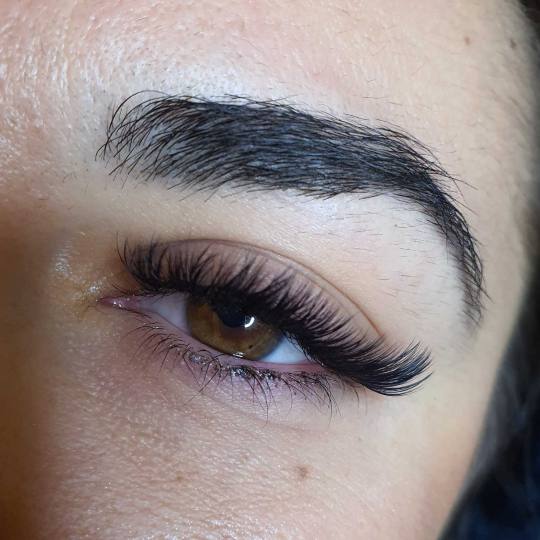 Right Beauty #beograd Nadogradnja trepavica Korekcija ruski volumen 5D - 8D