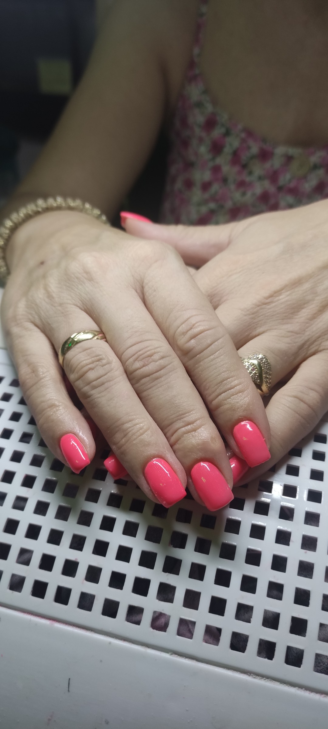 Ojačavanje prirodnih noktiju gel lakom - Pro studio Scarlet, Beograd Ojačavanje noktiju Nokti Ojačavanje noktiju, Beograd, Bežanijska kosa, Bežanija, Ledine, Surčin