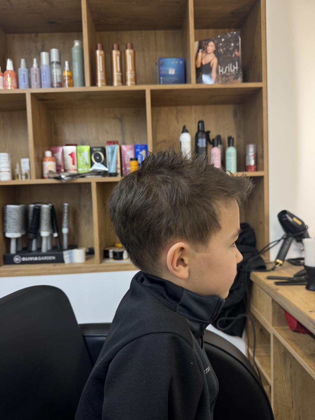 Studio Eleven Ladies&Gentlemen #beograd Muško šišanje Muško šišanje duže kose + pranje kose