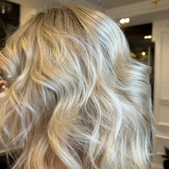 Esthetique Privé #beograd Farbanje kose Air touch - kosa srednje dužine