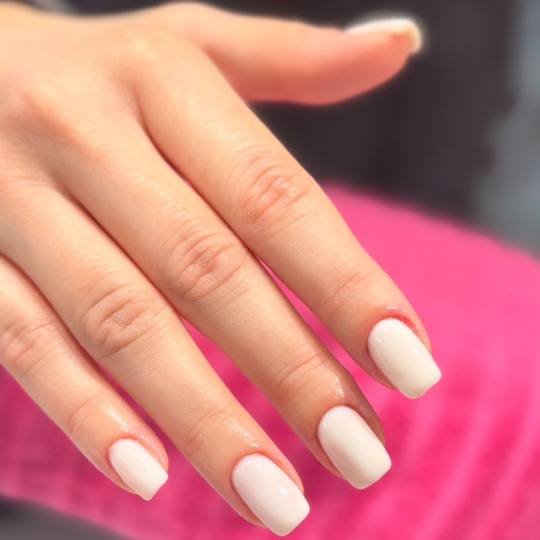 aBeauty Salon Lepote #beograd Manikir Ruski manikir + gel lak Dobrodošli u aBeauty Vračar, Vaš om