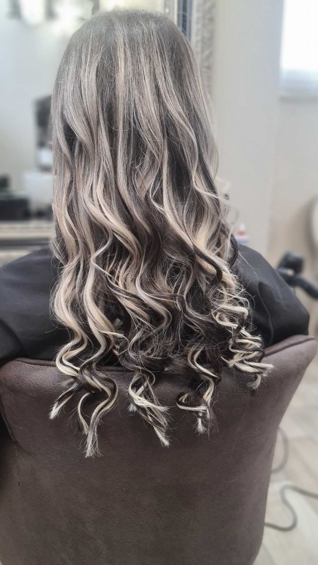 Bibi beauty centar #beograd Nadogradnja kose Nadogradnja kose mikro ring - do 50 pramenova