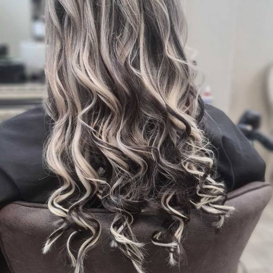 Bibi beauty centar #beograd Nadogradnja kose Nadogradnja kose mikro ring - do 50 pramenova nadogradn
