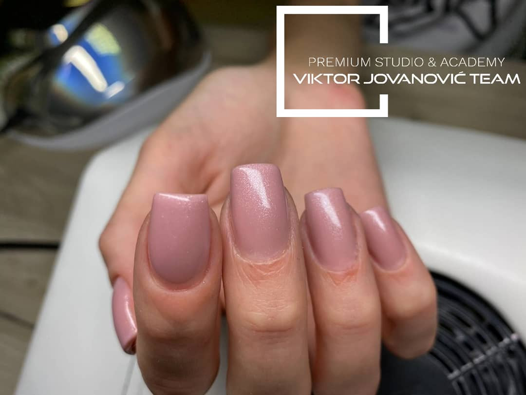 Korekcija noktiju - S velicina - BEAUTY CENTER Viktor Jovanović, Subotica Izlivanje noktiju Nokti Izlivanje noktiju, Subotica, Centar