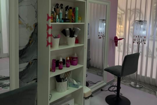 Frizersko-kozmetički salon Asters Inđija