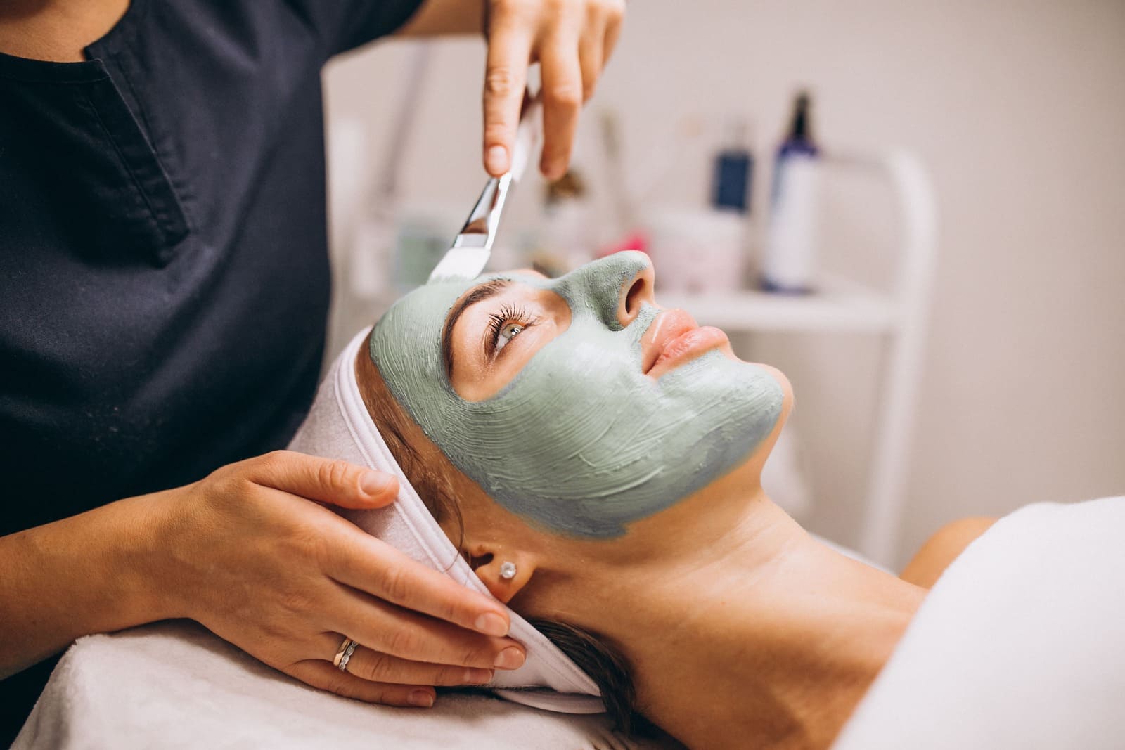 Dermatološki tretman u salonu